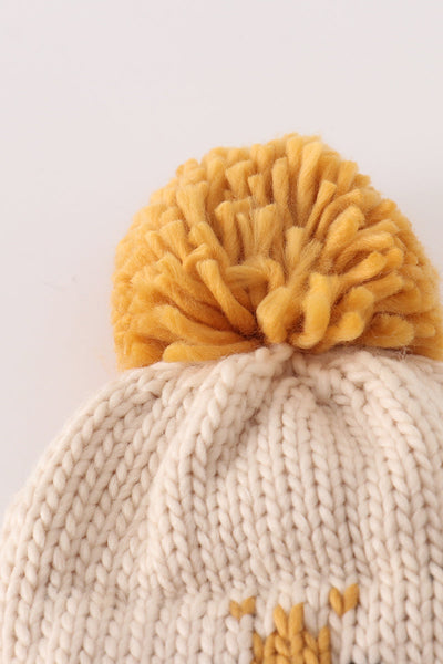 Beige pompom bee cable beanie